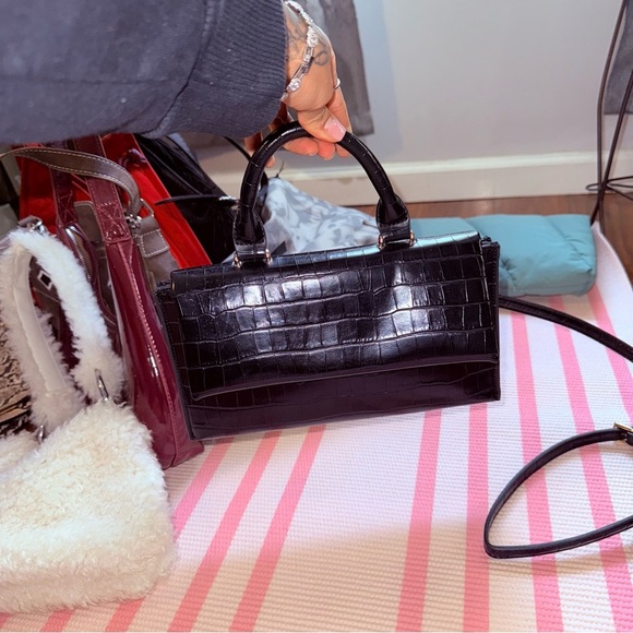 Elegant Black Crocodile-Embossed Women's Bag - Picture 3 of 12